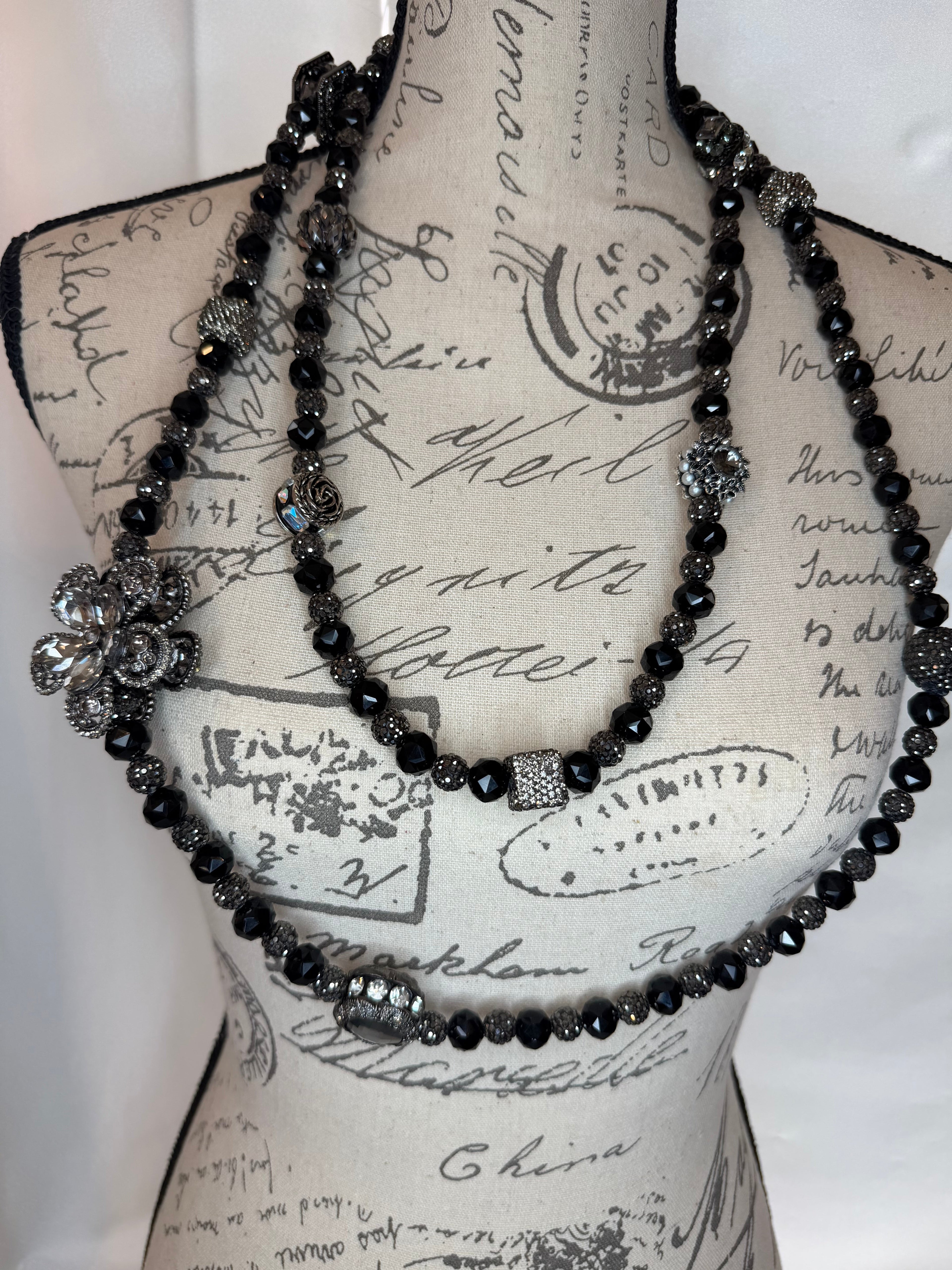 Noir Éclat — The Obsidian Sovereign Necklace